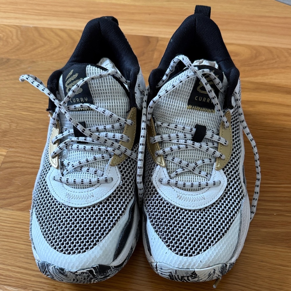 Curry Black and White Basketball shoes